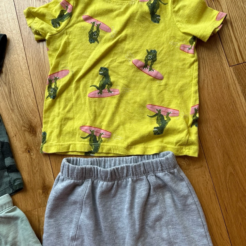 Toddler Boy 18 Months Lot Bundle Grayson Mini Old Navy Tshirts Shorts Cat & Jack - Picture 4 of 16